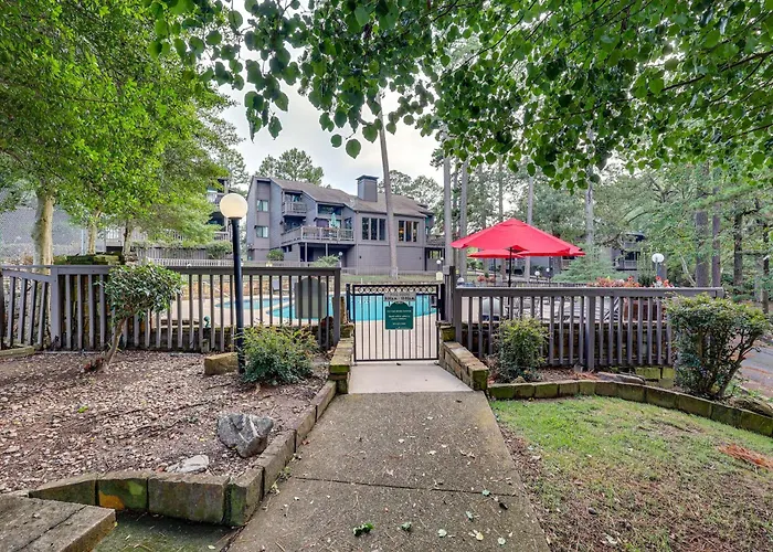 Pool, Hot Tub & Lake Access: Lake Hamilton Condo!