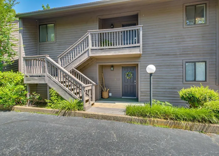 Pool, Hot Tub & Lake Access: Lake Hamilton Condo!