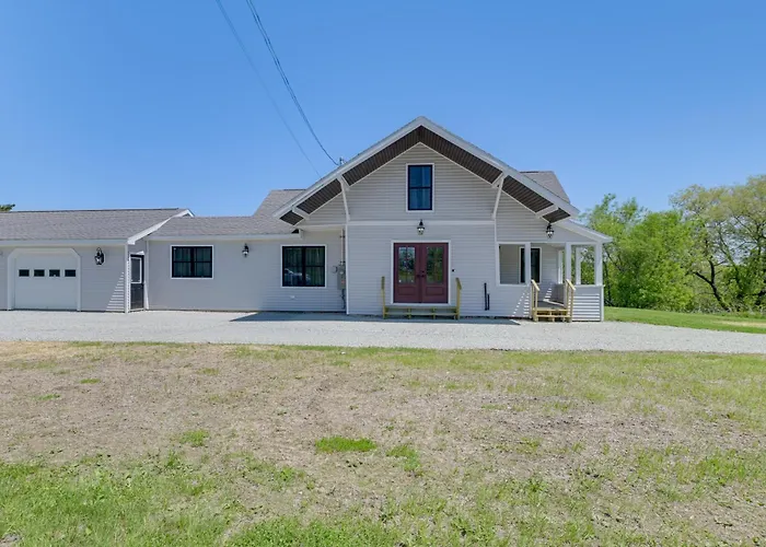 Pond Views: Spacious Family Home In Presque Isle!