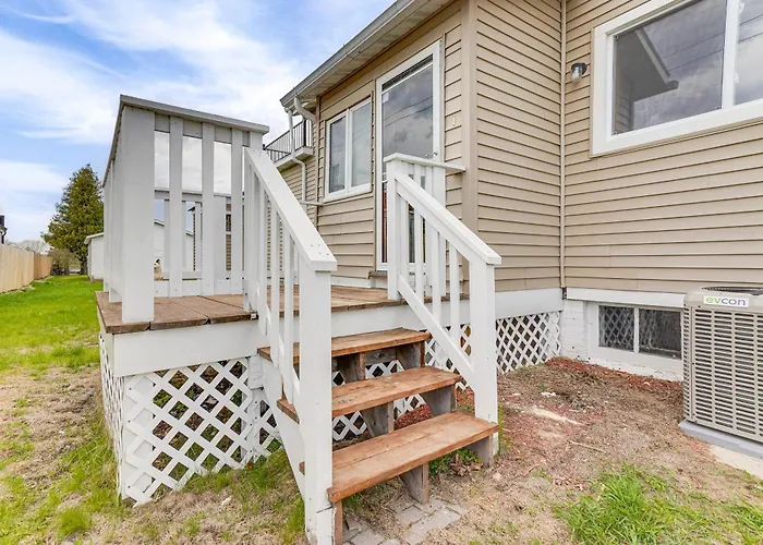 1 Mi To Shore: Lake Michigan Retreat W/ Game Room!