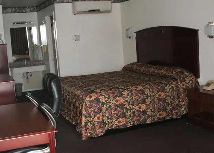 Camlot Inn Motel