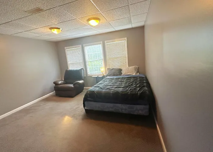 Entire 4Br Lakeview Home With Parking Fast Wi-Fi Conyers