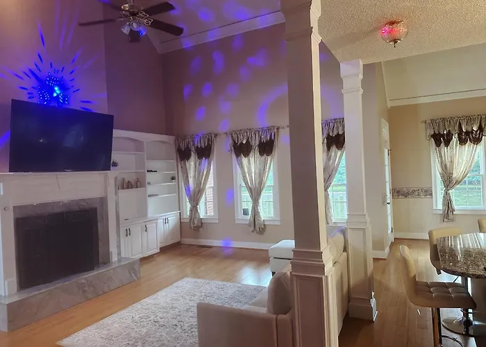 Entire 4Br Lakeview Home With Parking Fast Wi-Fi Conyers