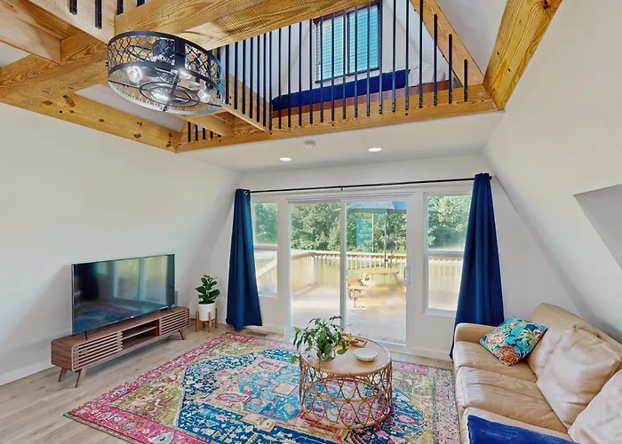 3 Mi To Lake Murray: Dog-Friendly Cabin W/ Deck