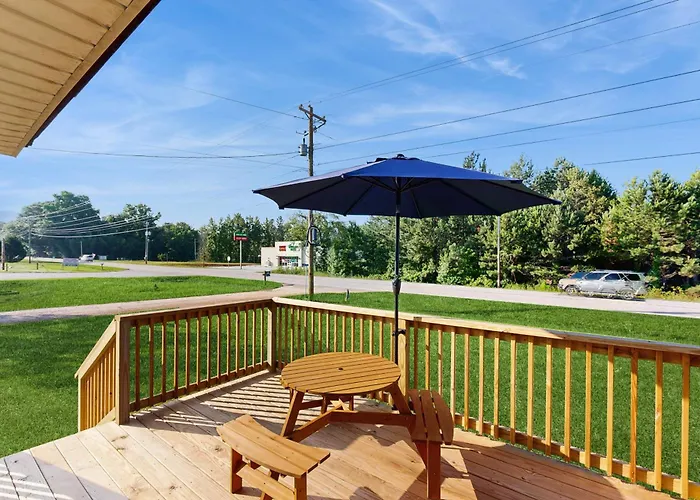 3 Mi To Lake Murray: Dog-Friendly Cabin W/ Deck