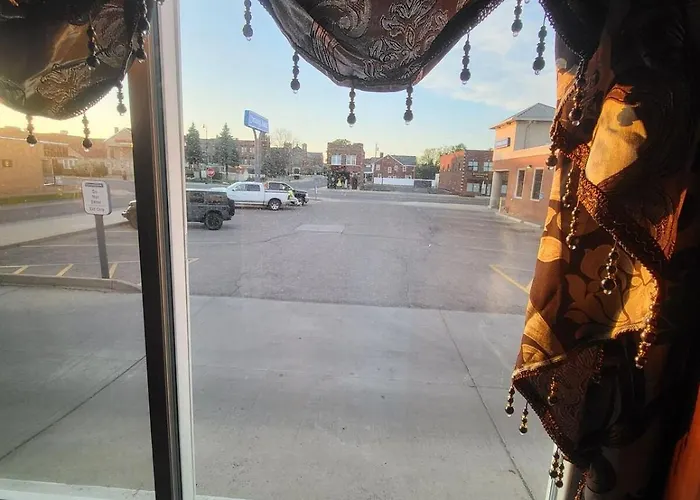 At The Center Of Dearborn, Mi 2 Bedroom Apartment With Backyard And Balcony