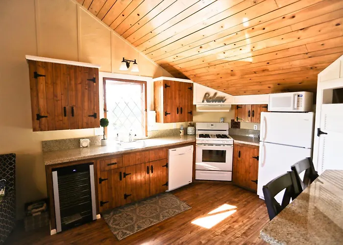 Onx Wines - Briarwood Apartment