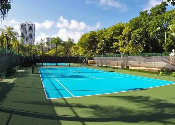 Aventura Mall Apt With Pool A Tennis Court And Free Parking