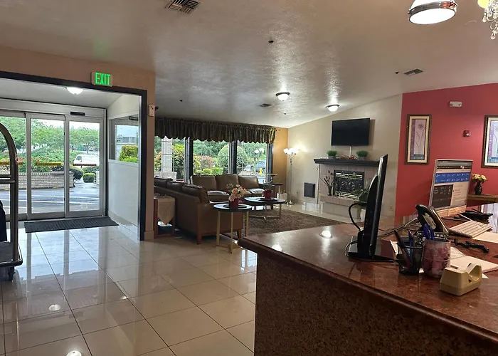 Bridgeway Inn & Suites - Portland Airport