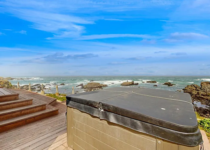 Relaxing Oceanfront Retreat With Hot Tub