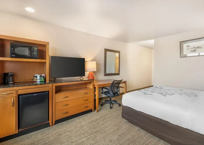 Colstrip Inn & Suites