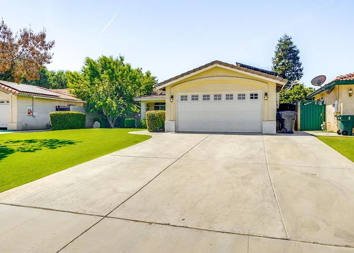 Private Pool & Patio: Pet-Friendly Bakersfield Gem