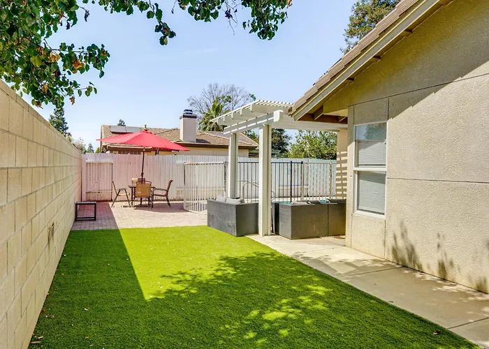 Private Pool & Patio: Pet-Friendly Bakersfield Gem