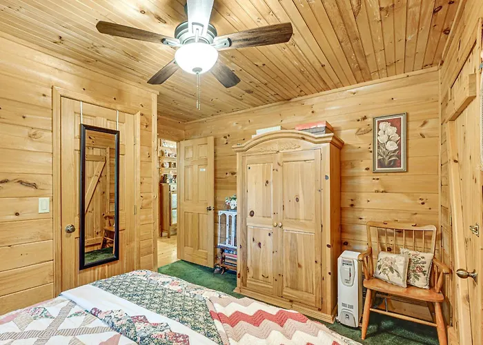 11 Mi To Dtwn: Franklin Cabin W/ Porch!