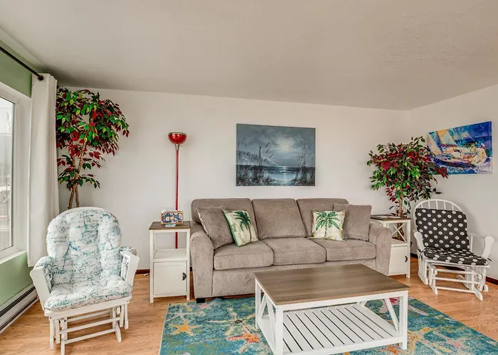 Rockaway Beach Apt W/ Ocean Views: Steps To Shore