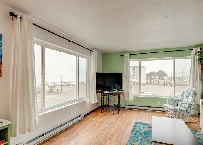 Rockaway Beach Apt W/ Ocean Views: Steps To Shore