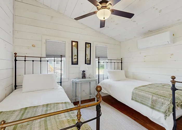 Beautifully Updated Cabin Near Town & Barrett