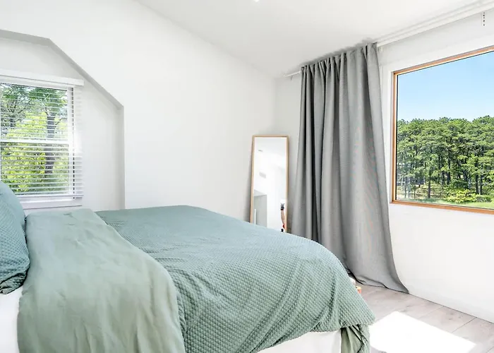 Newly Renovated Waterfront Cottage
