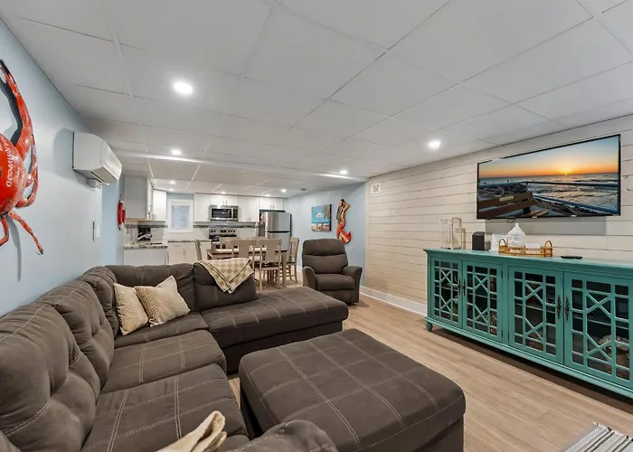 Modern 2Br Condo With 2 Heated Pools Near The Beach