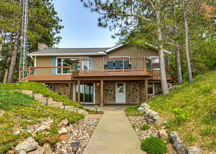 Family Retreat On Cross Lake: Boat, Swim & Relax!