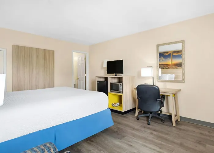 Days Inn By Wyndham Fort Wayne