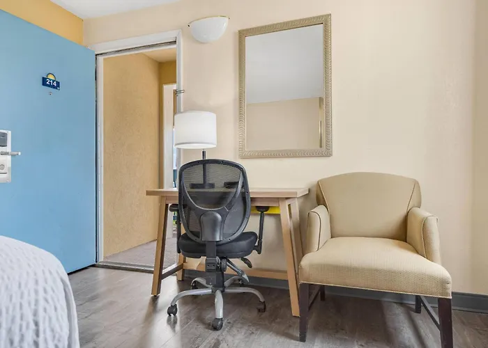Days Inn By Wyndham Fort Wayne