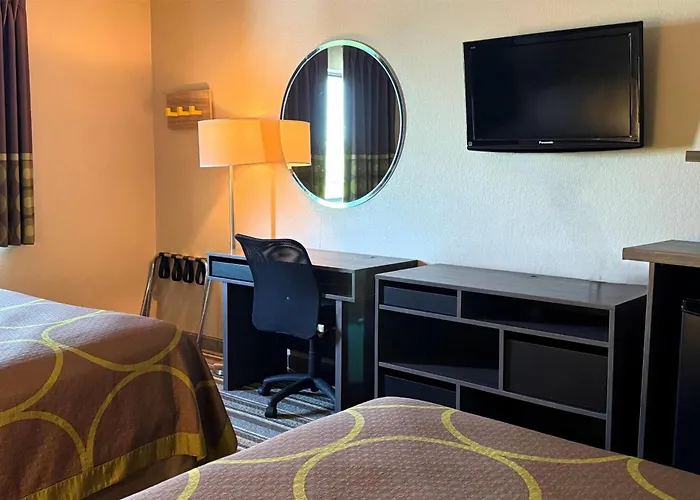 Super 8 By Wyndham Gas City Marion Area