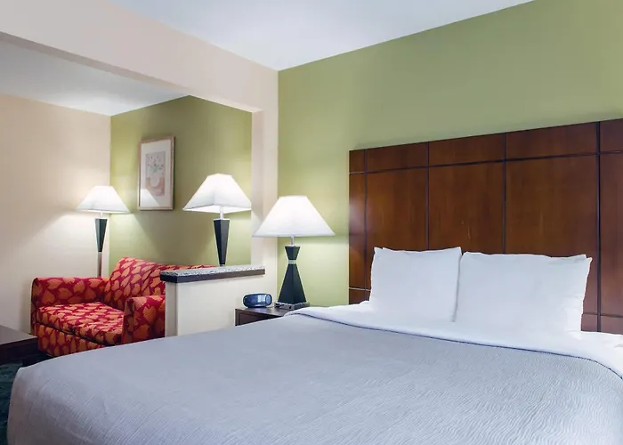 Quality Inn & Suites Bloomington I-55 And I-74