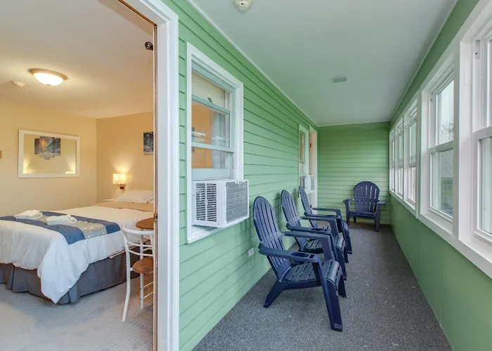 Lake Shore Farm Inn