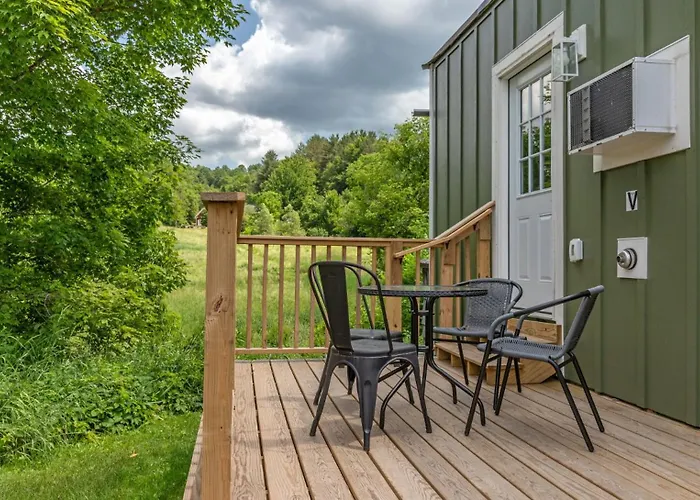 Charming & Freshly Restored Farmhouse 1 Mile From Center Of Stowe