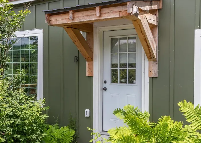 Charming & Freshly Restored Farmhouse 1 Mile From Center Of Stowe