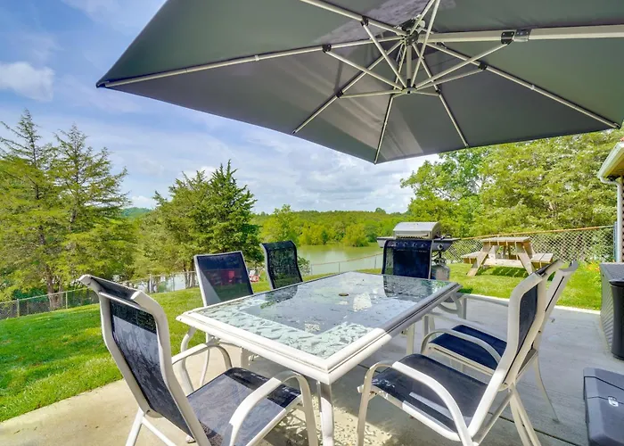 Boat Dock: Pet-Friendly Douglas Lake Getaway!