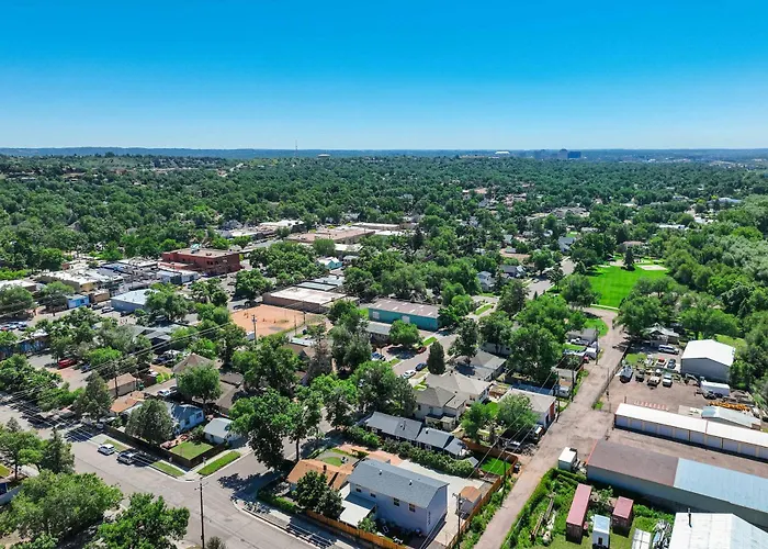 Vermijo Flat Walk To Downtown Shops & Dining