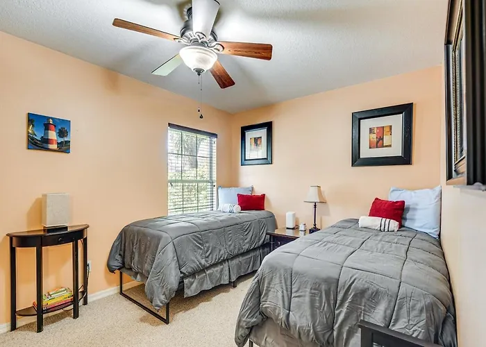 Cozy Bungalow Steps From Downtown Mount Dora