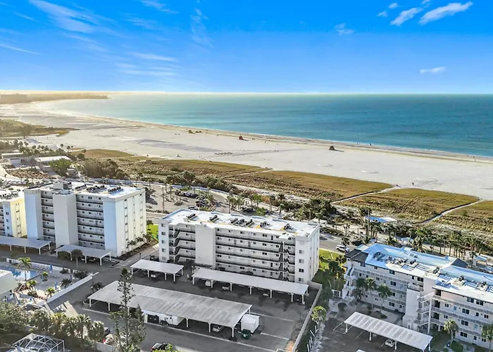Crescent Royale Condominiums 403