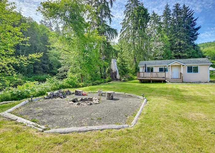 Walk To Beach: Creek-Front Sekiu Home W/ Fire Pit!