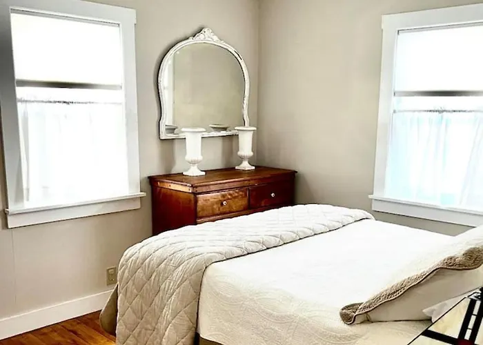 Cozy Capen Cottage