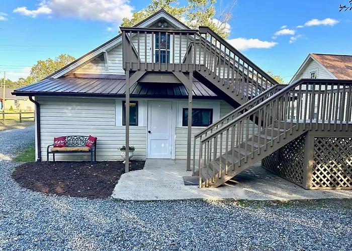 Snug Studio Retreat- Near To Aviation Museum And Highway