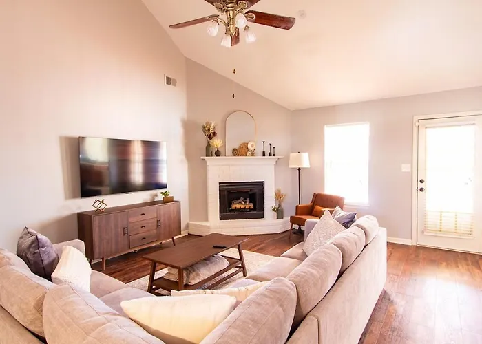 Family & Pet Friendly Oasis - Backyard - Patio
