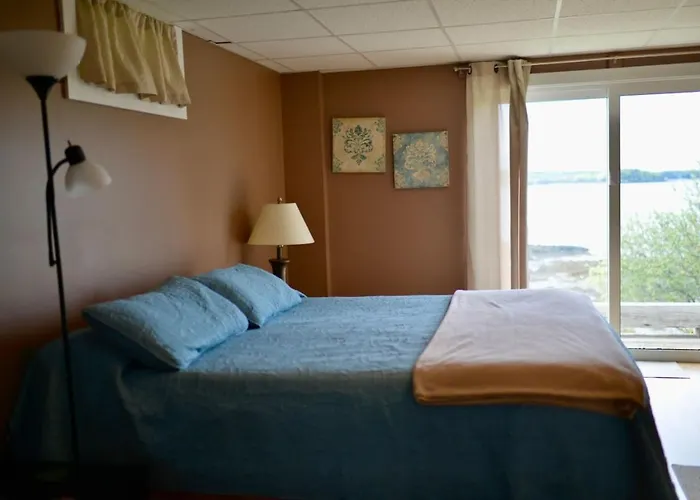 Mudges Bluff Waterfront Retreat