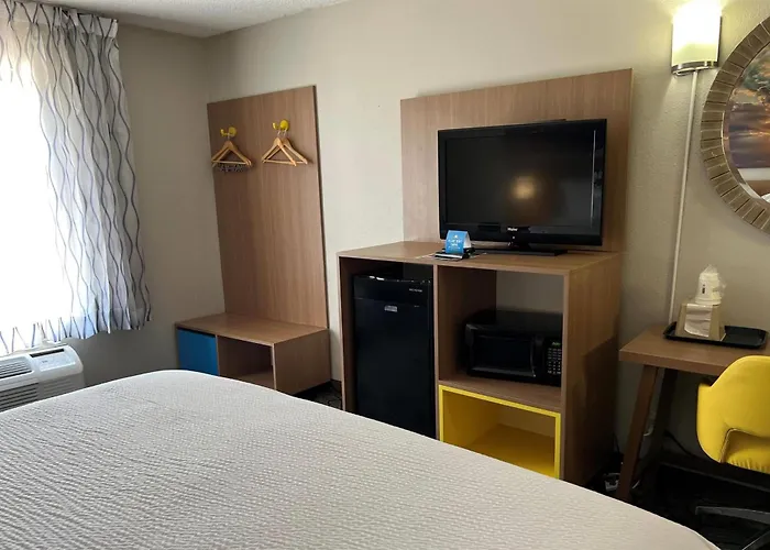 Days Inn By Wyndham West Des Moines - Clive