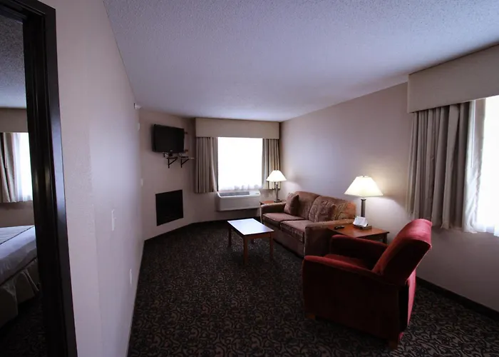 Canby Inn And Suites
