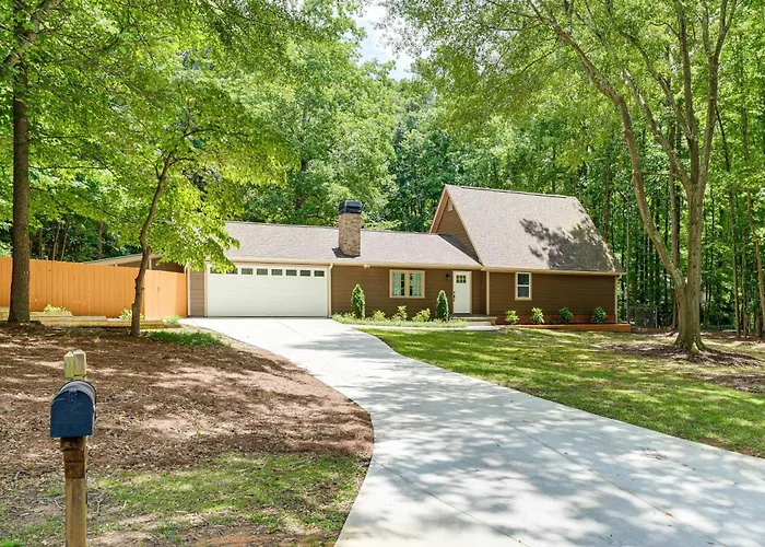 ~ 1 Mi To Dtwn Alpharetta: Home W/ Screened Porch!