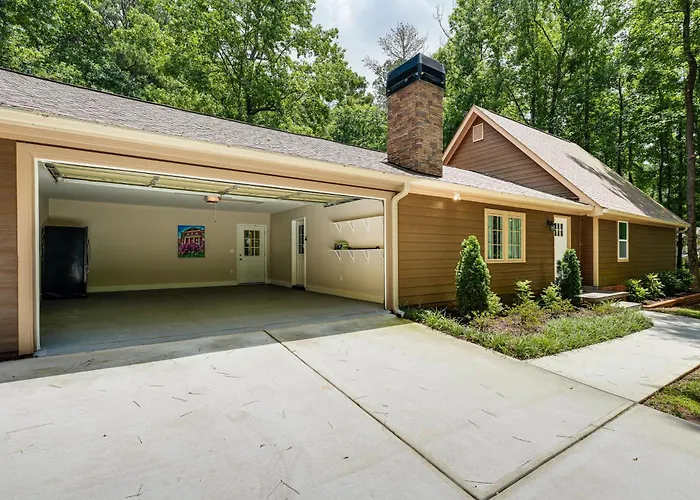 ~ 1 Mi To Dtwn Alpharetta: Home W/ Screened Porch!
