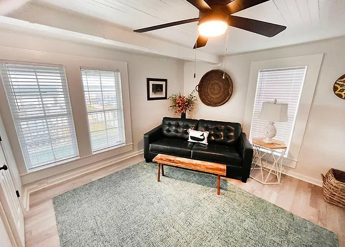 Historic Waterfront, Downtown, Boat Slip Avail