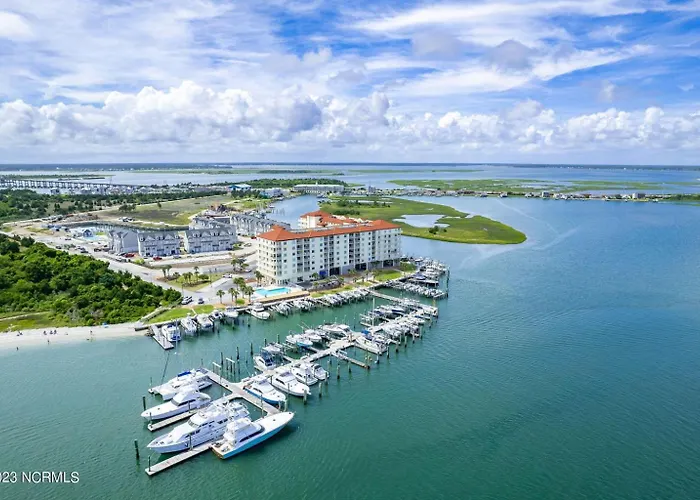 Waterfront Resort , World Class Marina & Slip Avai
