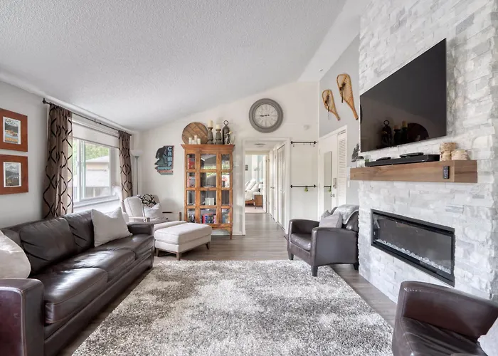 Mt Hood Village Condo - Cozy Retreat With Fireplace
