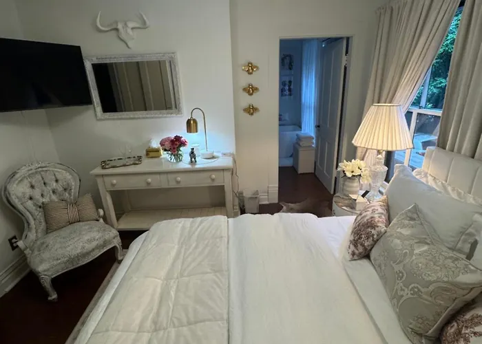 J And M On Capital Boutique Guesthouse