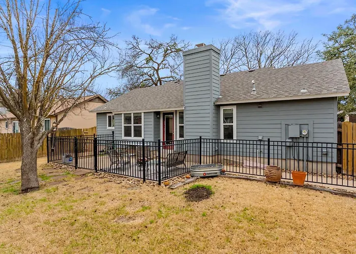 Family Friendly Home In South Austin