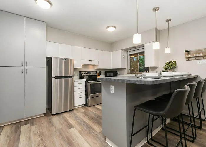 Breathtaking Condo In The Heart Of Old Town